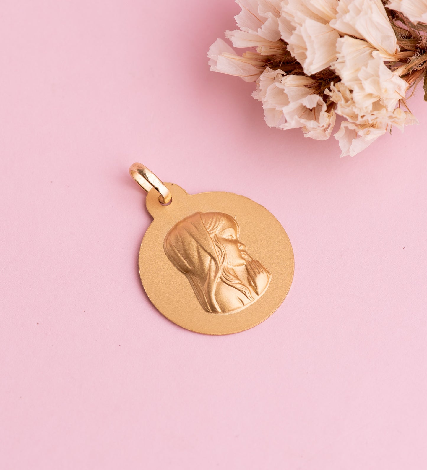 18K MEDALLA ORO AMARILLO VIRGEN NIÑA REDONDA LISA MATIZADA. MEDIDA: 20 MM