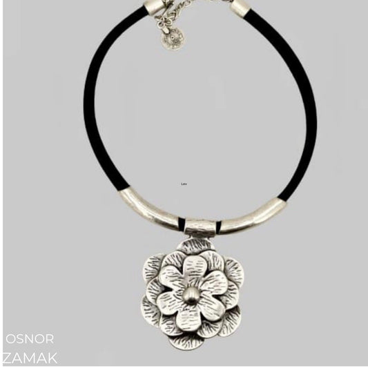 COLLAR ZAMAK  Y CUERO