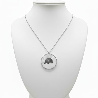 Collar Gargantilla Elefante Plata Nácar Acabado Rodio Unisex.Joyeria Osnor