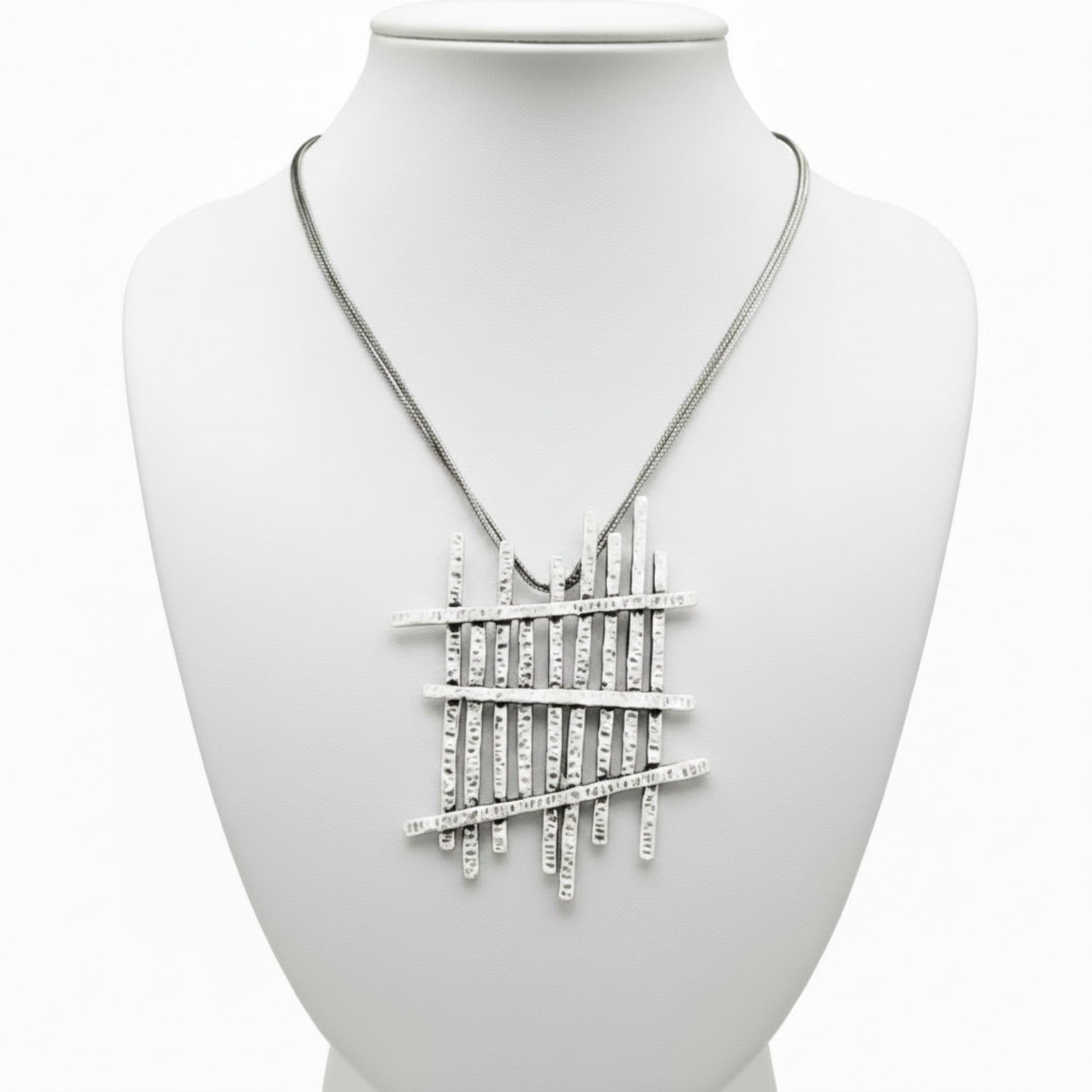 Collar Zamak Colgante Rejilla Geométrica Largo Ajustable Unisex Joyeria Osnor Zamak