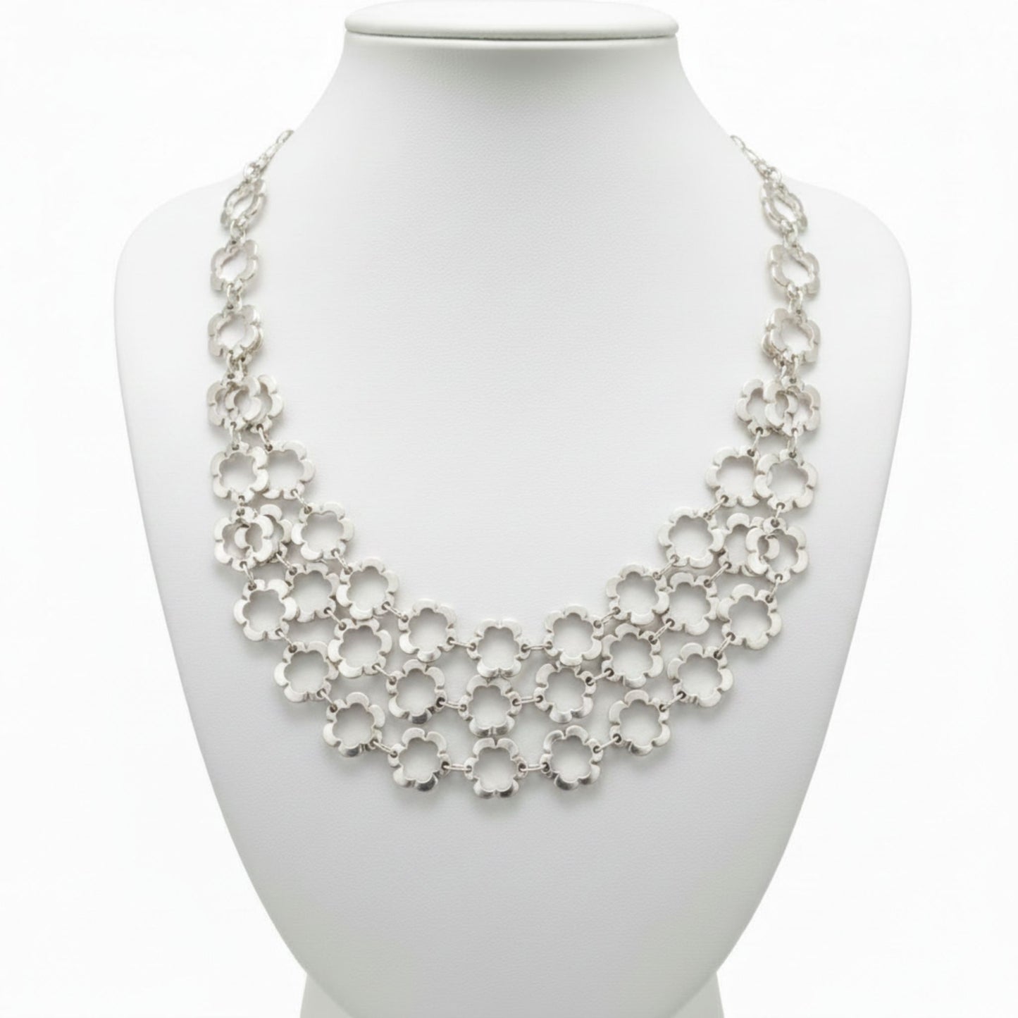 Collar Zamak Mujer Flores Triple Vuelta Plateado Hipoalergénico Joyeria Osnor
