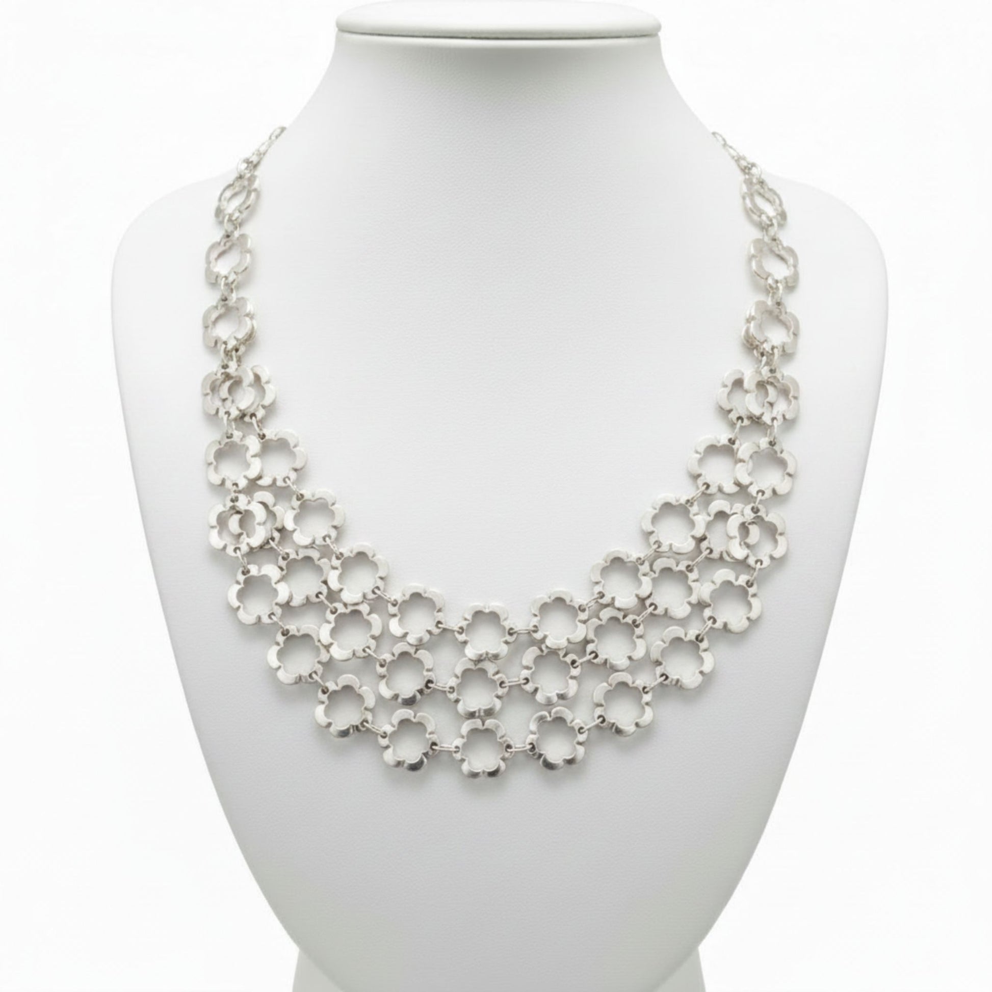 Collar Zamak Mujer Flores Triple Vuelta Plateado Hipoalergénico Joyeria Osnor