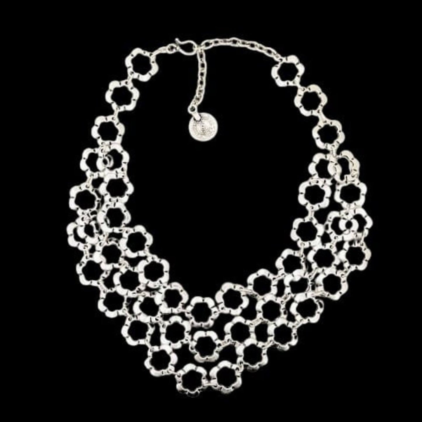Collar Zamak Mujer Flores Triple Vuelta Plateado Hipoalergénico Joyeria Osnor