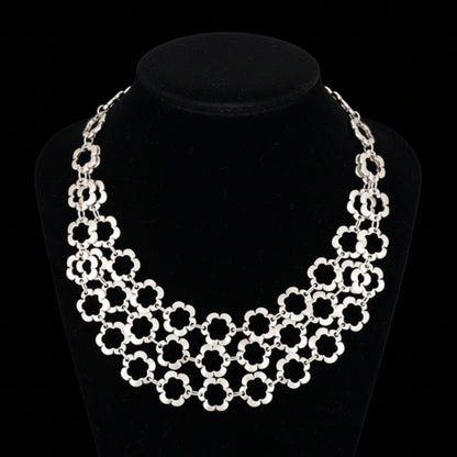 Collar Zamak Mujer Flores Triple Vuelta Plateado Hipoalergénico Joyeria Osnor