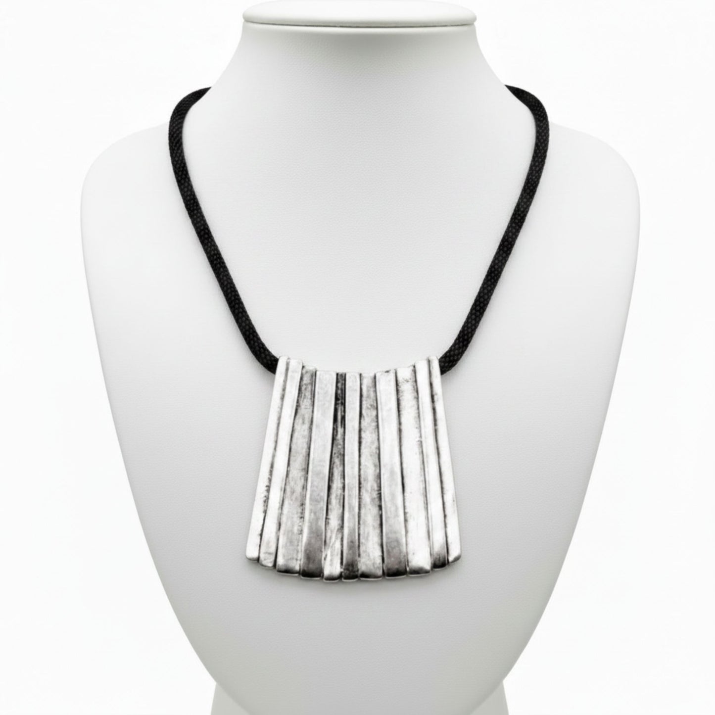 Collar zamak unisex con colgante geometrico y cadena de rejilla negra exclusivo joyeria osnor