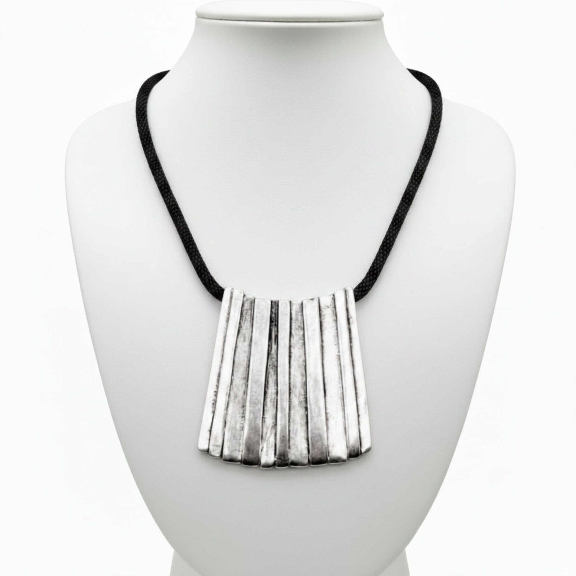 Collar zamak unisex con colgante geometrico y cadena de rejilla negra exclusivo joyeria osnor
