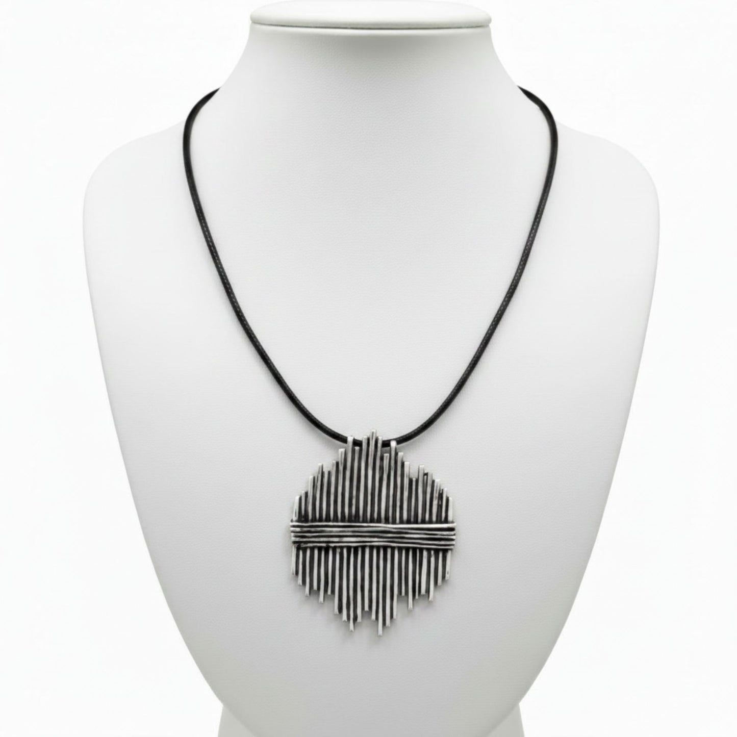 Collar Zamak Colgante Geométrico Circular Cuero Negro Unisex Joyeria Osnor Zamak