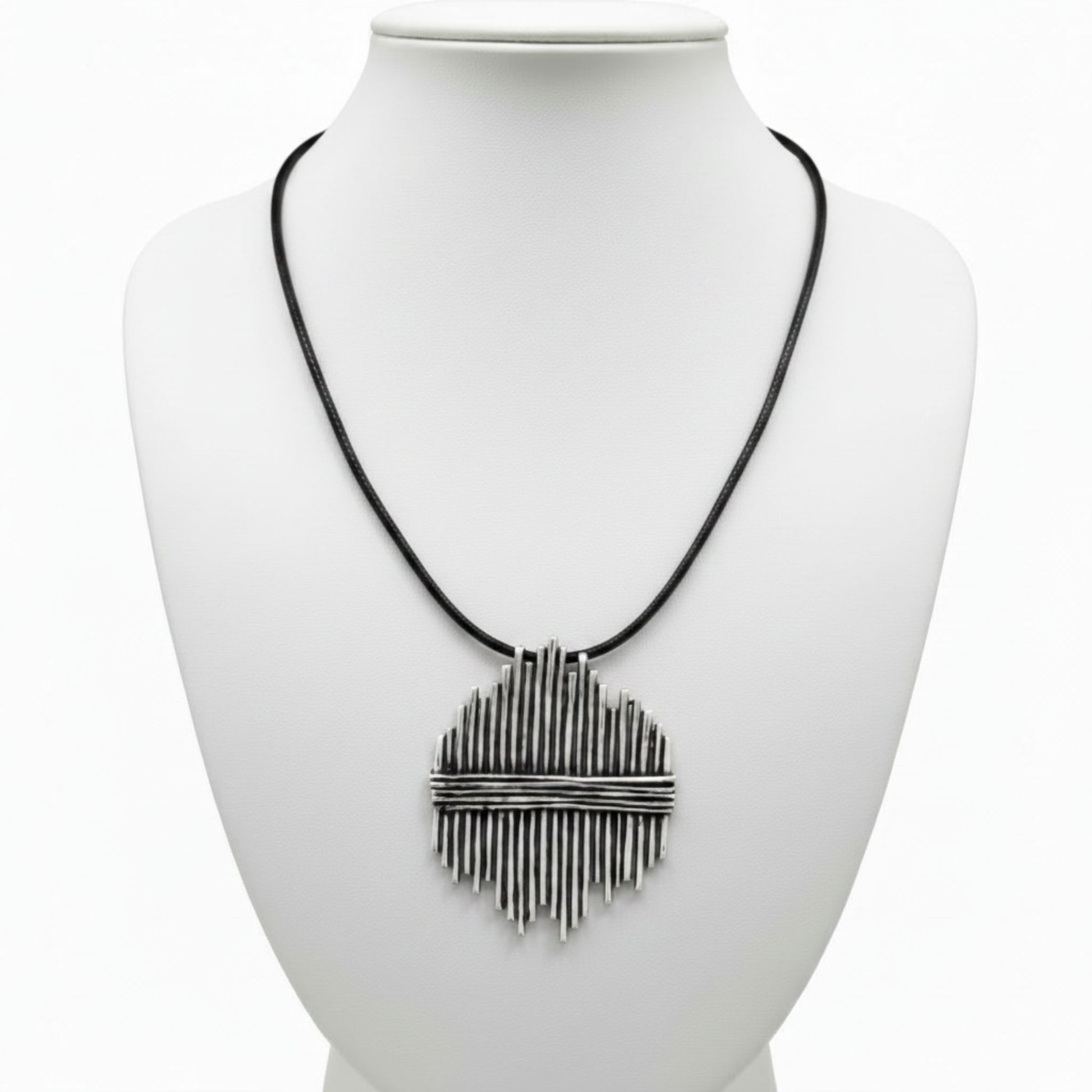 Collar Zamak Colgante Geométrico Circular Cuero Negro Unisex Joyeria Osnor Zamak