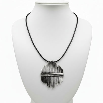 Collar Zamak Colgante Geométrico Circular Cuero Negro Unisex Joyeria Osnor Zamak
