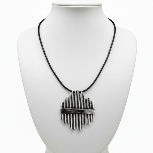 Collar Zamak Colgante Geométrico Circular Cuero Negro Unisex Joyeria Osnor Zamak