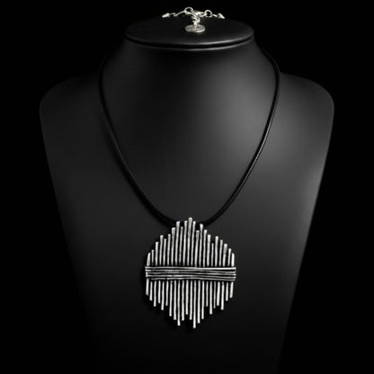 Collar Zamak Colgante Geométrico Circular Cuero Negro Unisex Joyeria Osnor Zamak