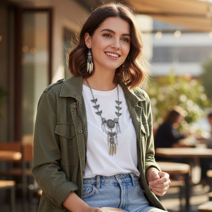 Collar bohemio de Zamak con mandala y plumas - Joyería  Osnor 
