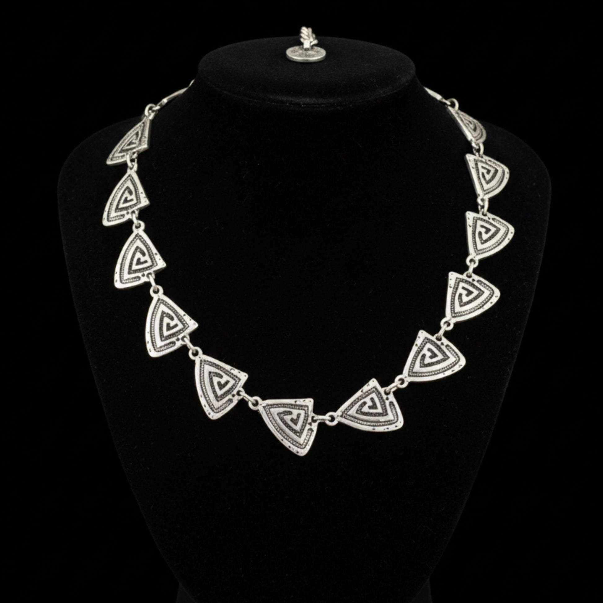 collar zamak plateado triángulos geométricos ajustable 45cm - Joyería Osnor Zamak