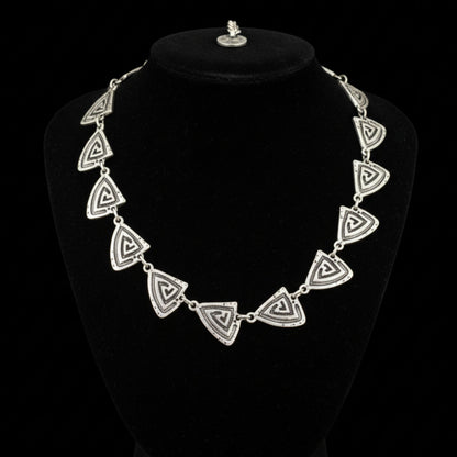 collar zamak plateado triángulos geométricos ajustable 45cm - Joyería Osnor Zamak