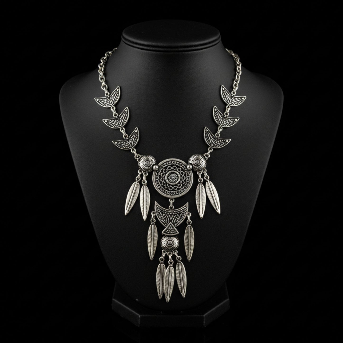 Collar de Zamak plateado con atrapasueños y hojas - Diseño - hipoalergénico-bohemio de lujo - Joyería Osnor
