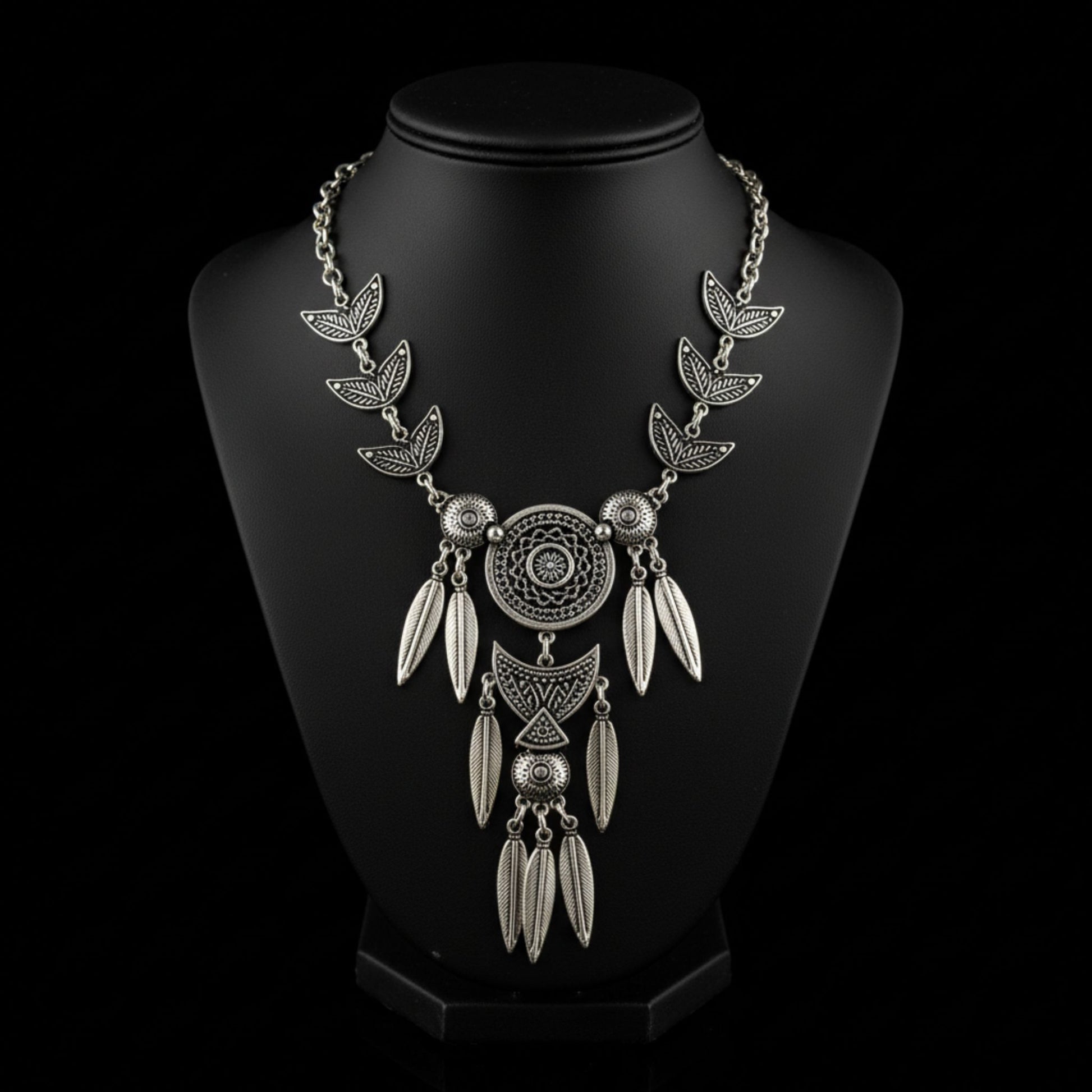 Collar de Zamak plateado con atrapasueños y hojas - Diseño - hipoalergénico-bohemio de lujo - Joyería Osnor
