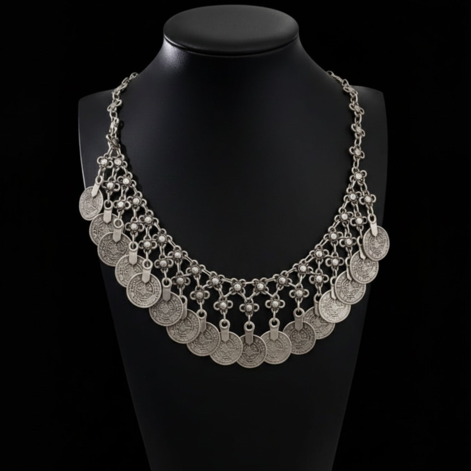 Collar de zamak plateado con monedas colgantes - Gargantilla bohemia hipoalergénico- Joyería Osnor
