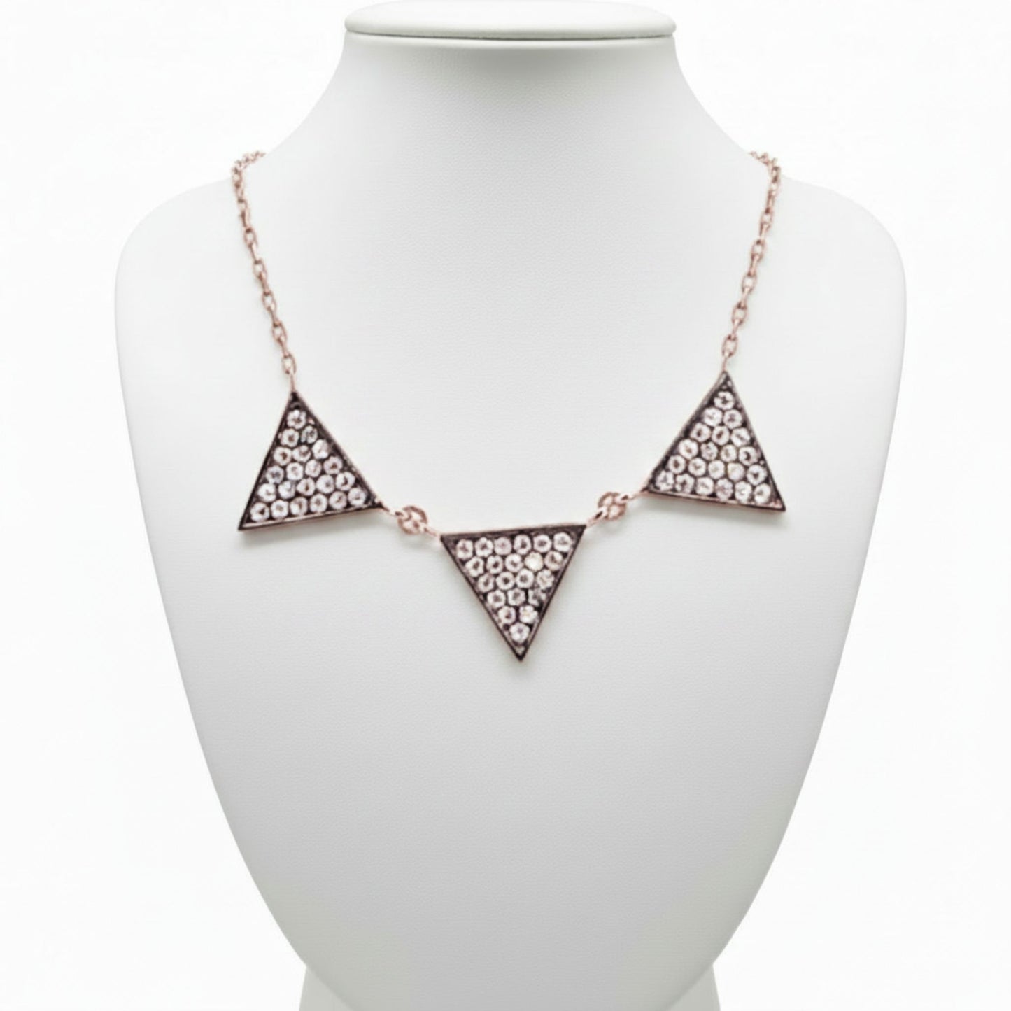 Collar Gargantilla Tres Triángulos · Plata 925 Baño Oro Rosa con Circonitas Blancas. Joyeria Osnor