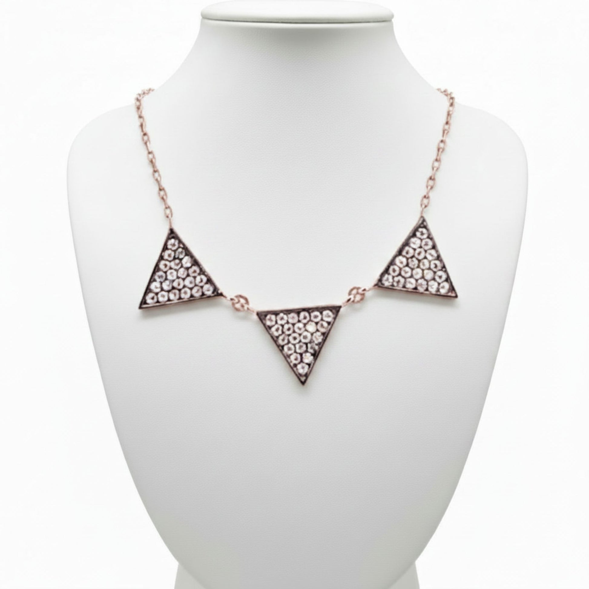 Collar Gargantilla Tres Triángulos · Plata 925 Baño Oro Rosa con Circonitas Blancas. Joyeria Osnor