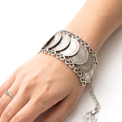 Pulsera Brazalete de Zamak con Monedas Plateadas | Joyería Mujer