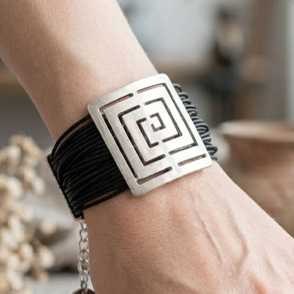 Pulsera Brazalete Zamak | Cadenas Piel Negra | Colgante Cuadrado | Unisex