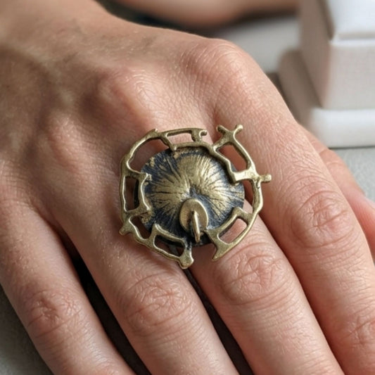 Anillo Bronce Dorado Envejecido Vintage | Arte Escultórico Calado | Joyería Osnor