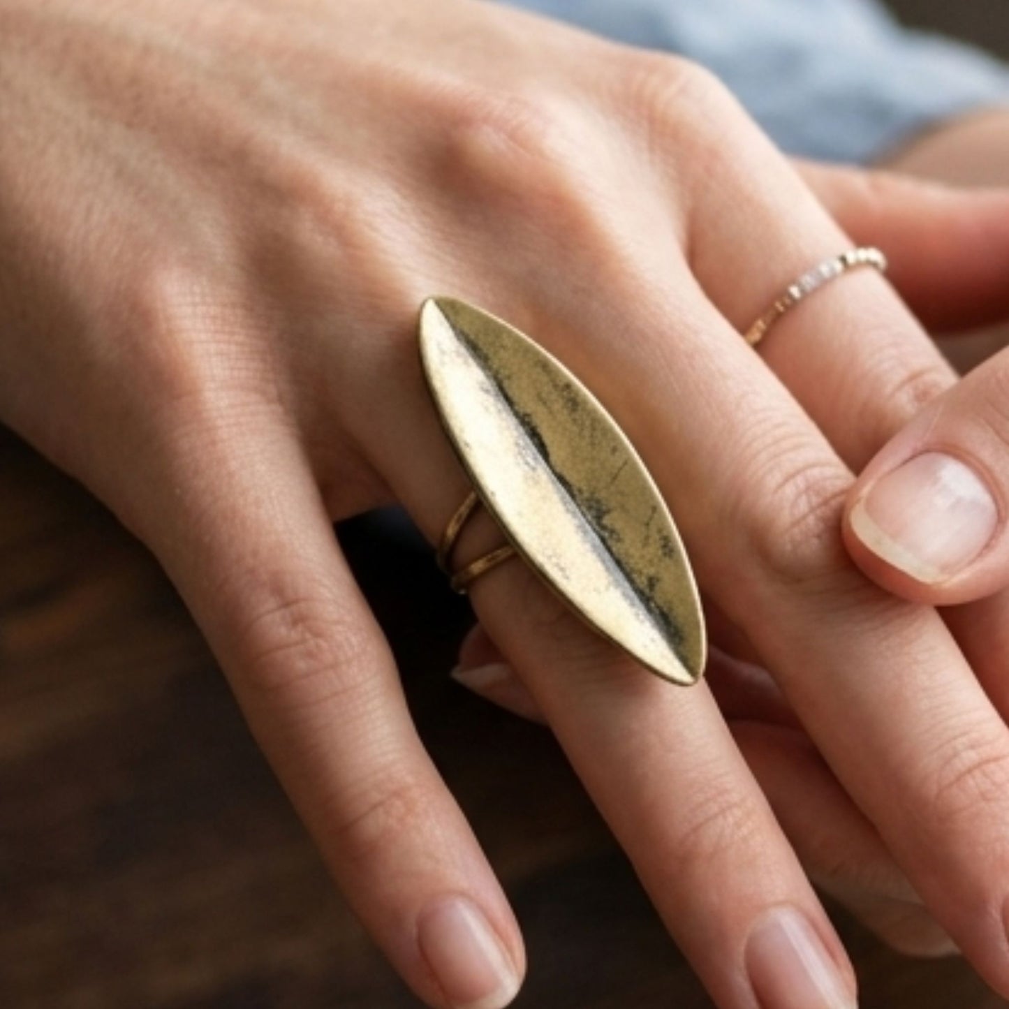 Anillo Hoja Bronce Dorado Envejecido | Sortija Vintage Ajustable – Joyería Osnor