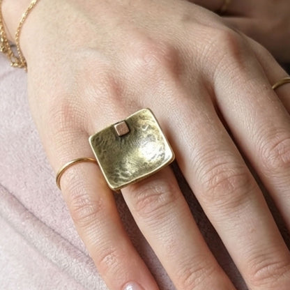 Anillo Bronce Dorado Envejecido Vintage | Escultura Artesanal Ajustable