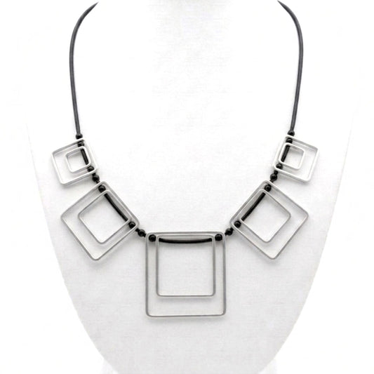 Collar Geométrico Zamak Plateado Unisex – Joyería Osnor