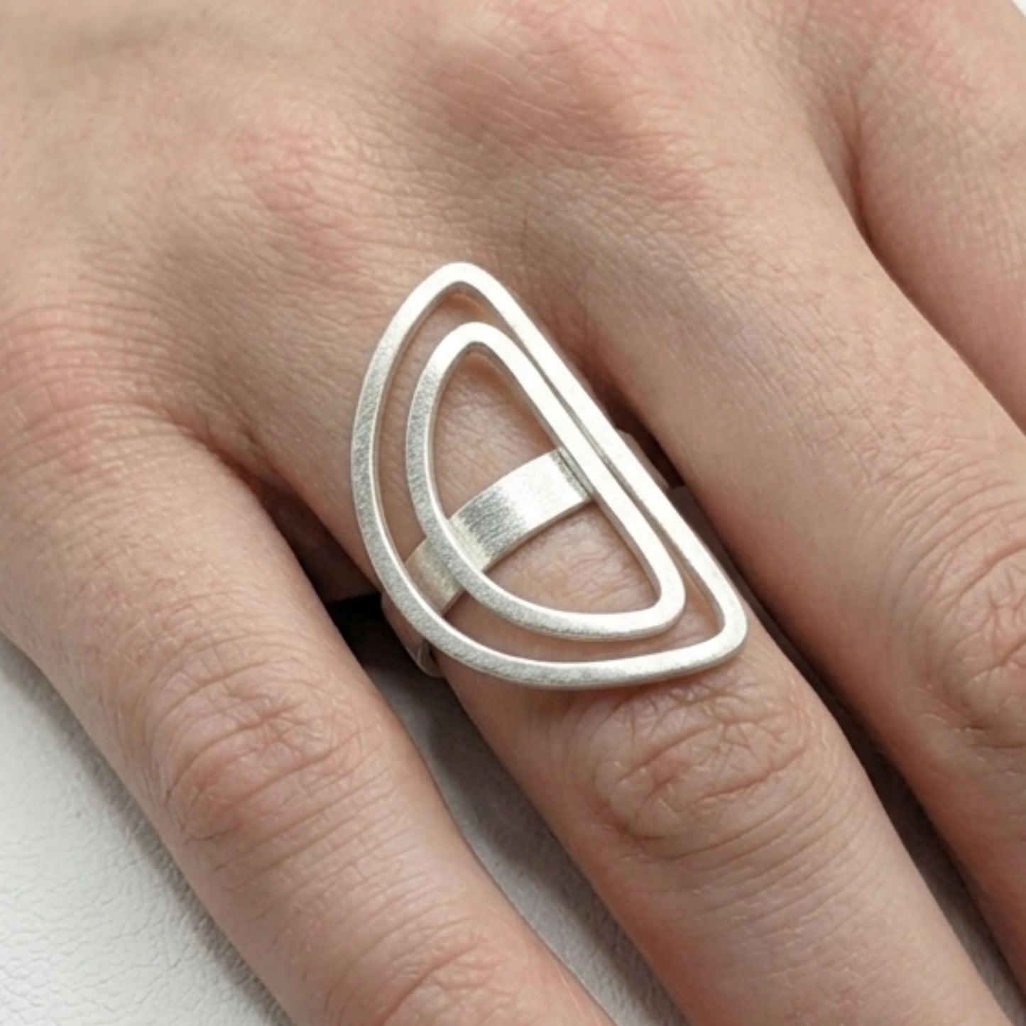 Anillo Zamak Volumen Mujer Plateado – Joyería Osnor