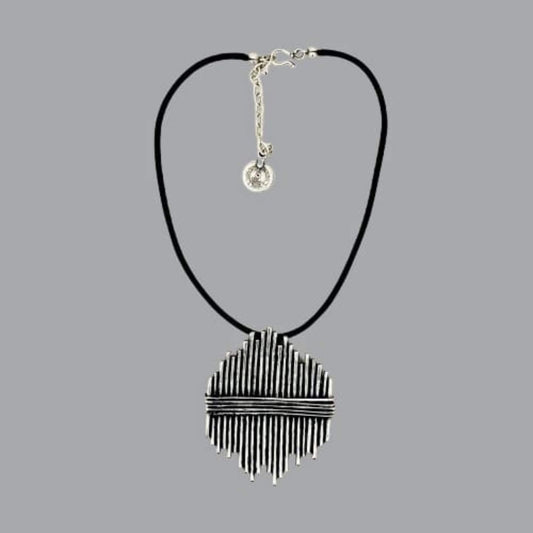 COLLAR ZAMAK Y CUERO