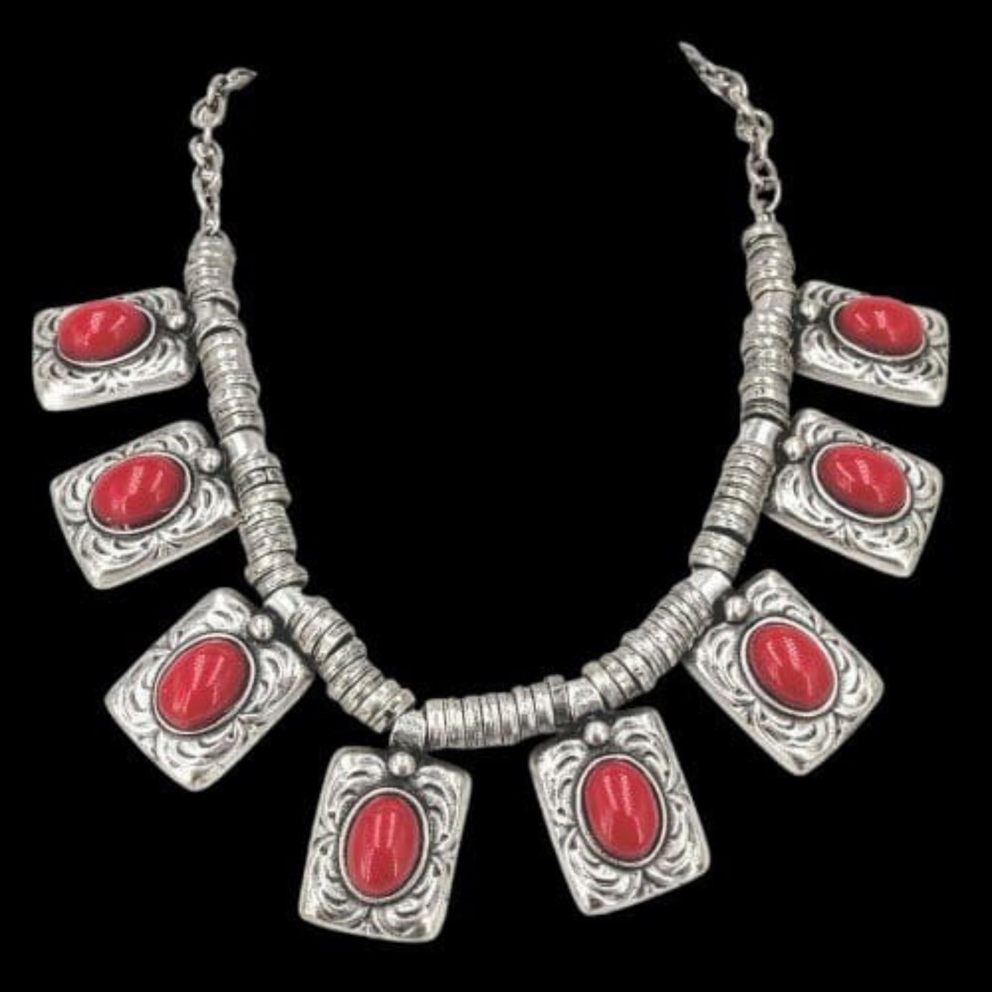 Collar de ZAMAK con Coral - Diseño Étnico Contemporáneo