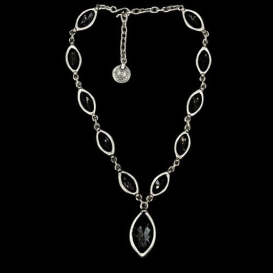 Collar de ZAMAK con Circonitas Grises - Diseño Hojas y Lágrima