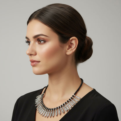 Collar Flecos Zamak con Piedras Negras