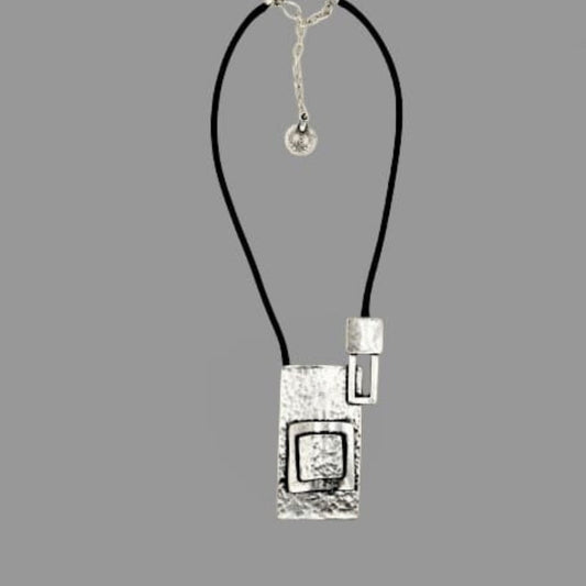 Collar Unisex Geométrico Zamak y Cuero Negro