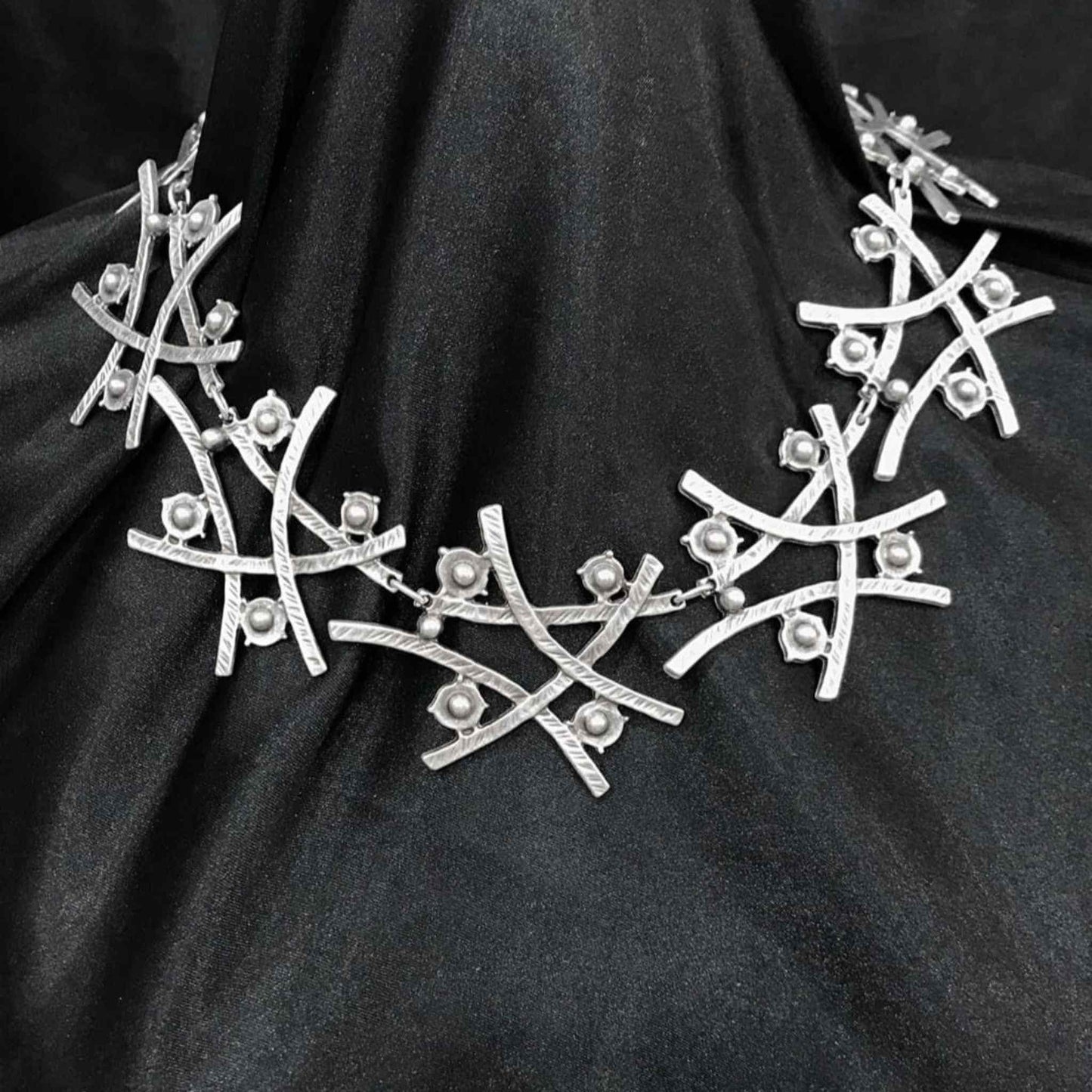 COLLAR ZAMAK RAMAS PLATEADAS