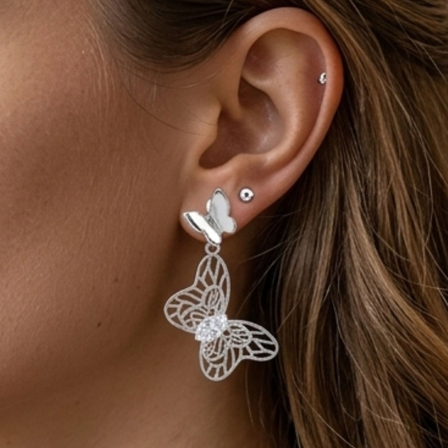 Pendientes Mariposa Colgante Calado Plateado | Acero Inoxidable