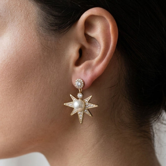 Pendientes Sol Perla Dorada con Circonitas | Acero Inoxidable Chapado Oro 14K