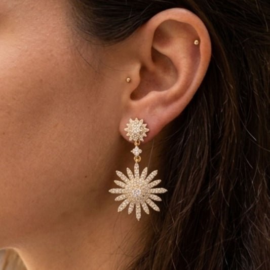 Pendientes Sol Colgante · Circonitas Blancas · Chapado Oro 14K