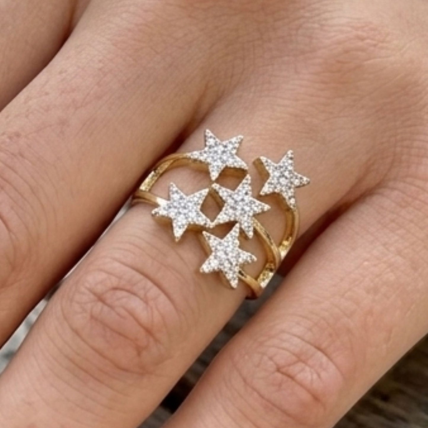Anillo Estrellas Acero Inoxidable Dorado con Circonitas Blancas Ajustable