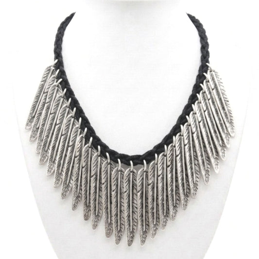 Collar Volumen Plumas Zamak | Cadena Trenzada Negra | Unisex