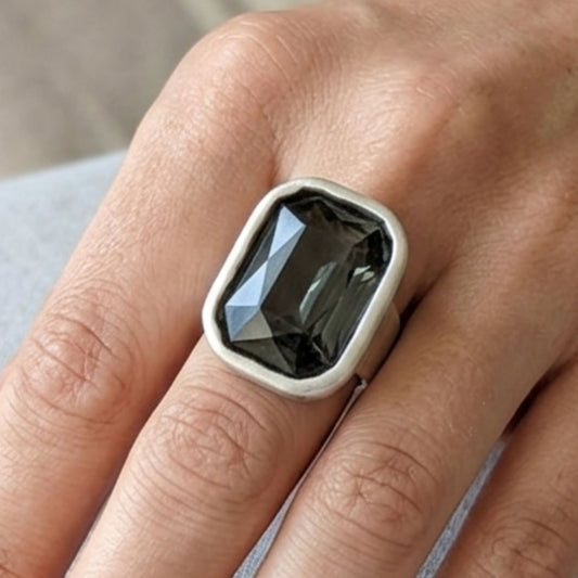 Anillo Mujer Zamak Plateado con Circonita Gris| Joyería Osnor