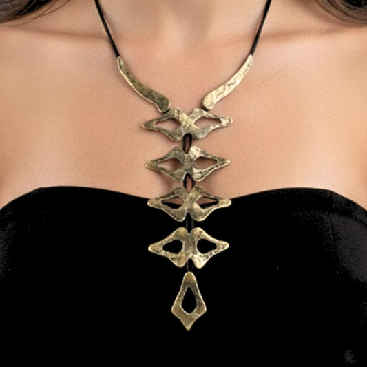 Collar Bronce Dorado Envejecido con Cadena de Piel Negra | Joyería Osnor
