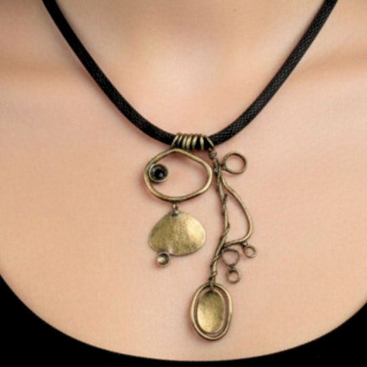 Collar Bronce Artesanal con Cadena Negra | Edición Única