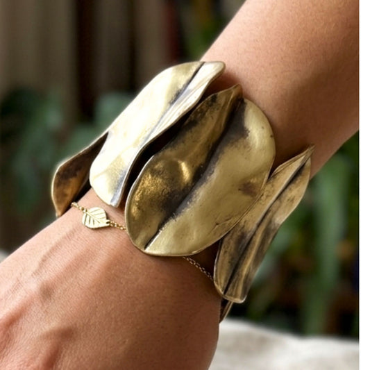 Pulsera Brazalete Escultórico Bronce Dorado Envejecido | Joyería Osnor