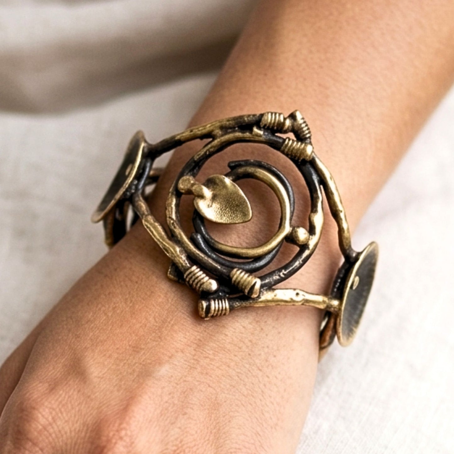 Pulsera Brazalete Artesanal Bronce Dorado Envejecido | Joyería Osnor