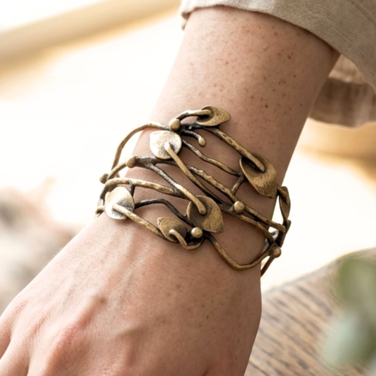 Pulsera Brazalete Artesanal Bronce Dorado Envejecido | Joyería Osnor