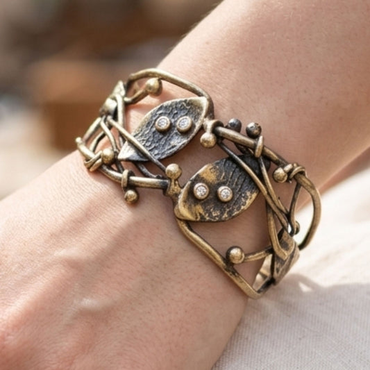 Pulsera Brazalete Artesanal Bronce Dorado Envejecido | Joyería Escultórica Vintage