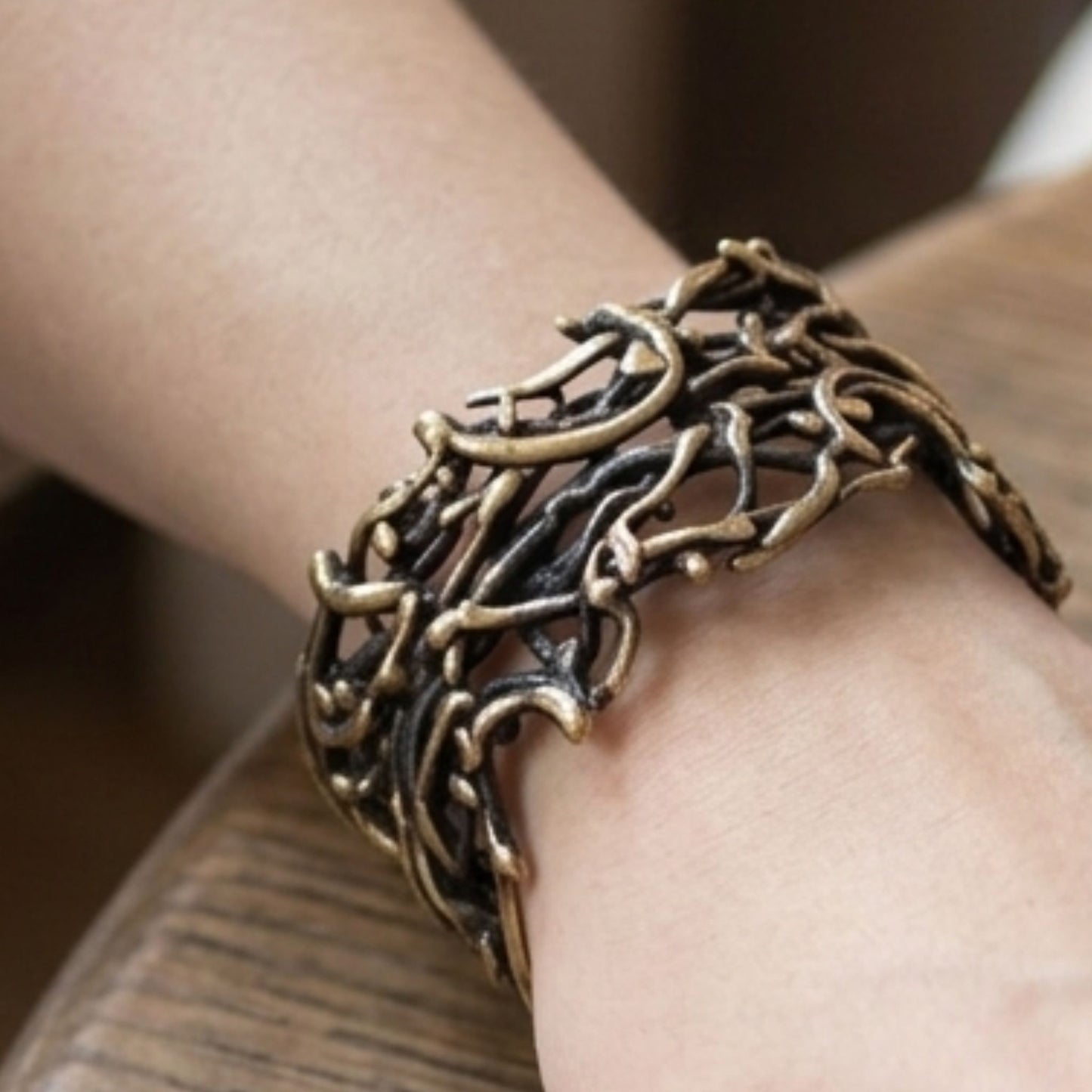 Pulsera Brazalete Artesanal Bronce Dorado Envejecido | Joyería Osnor