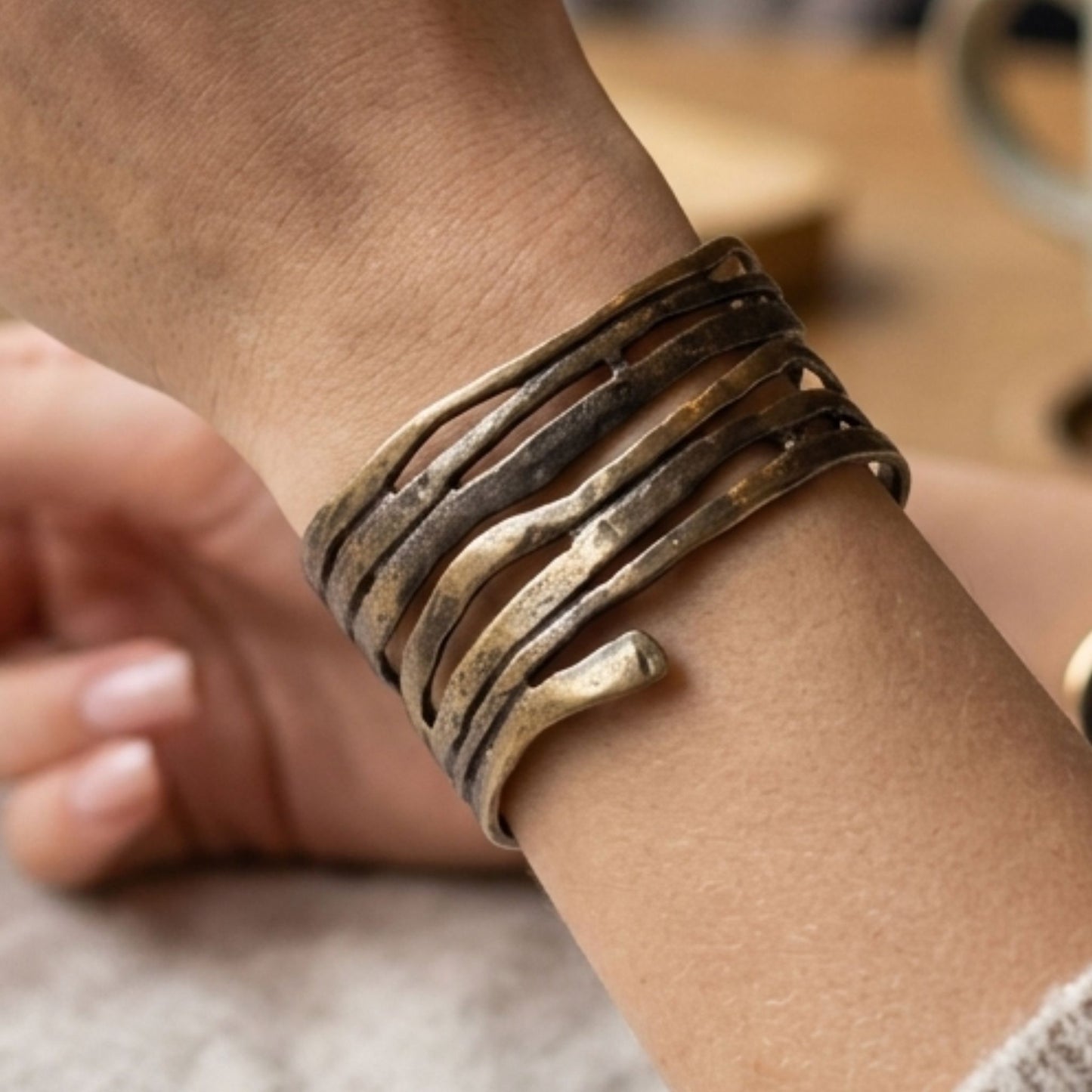 Brazalete Bronce Dorado Envejecido Calado | Joyería Osnor